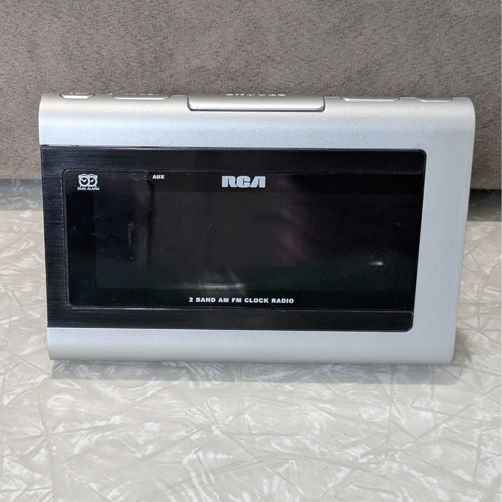 RCA RP5420B Dual Alarm Clock AM FM Radio Silver Aux In Nap Timer Sleep Function